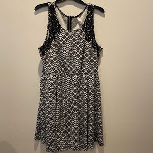 Xhilaration sleeveless dress. Size XXL, black and white